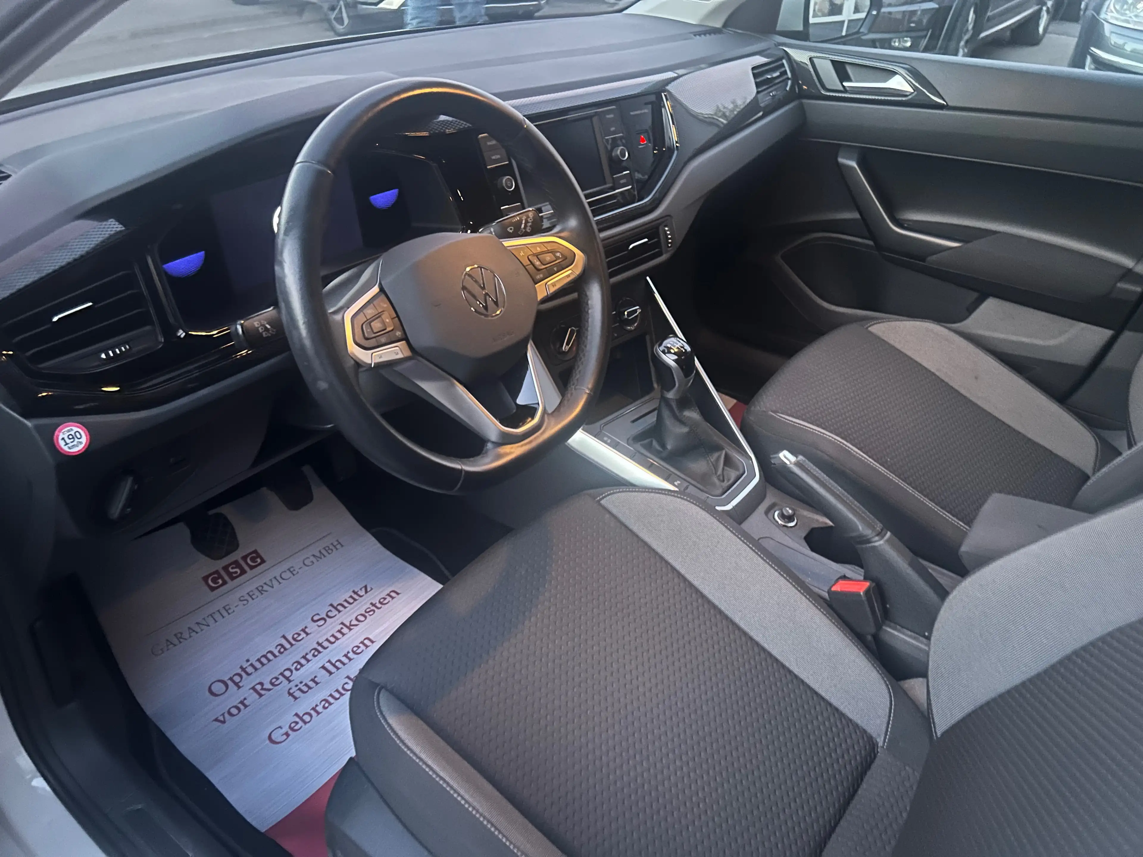 Volkswagen Polo Life — photo 11