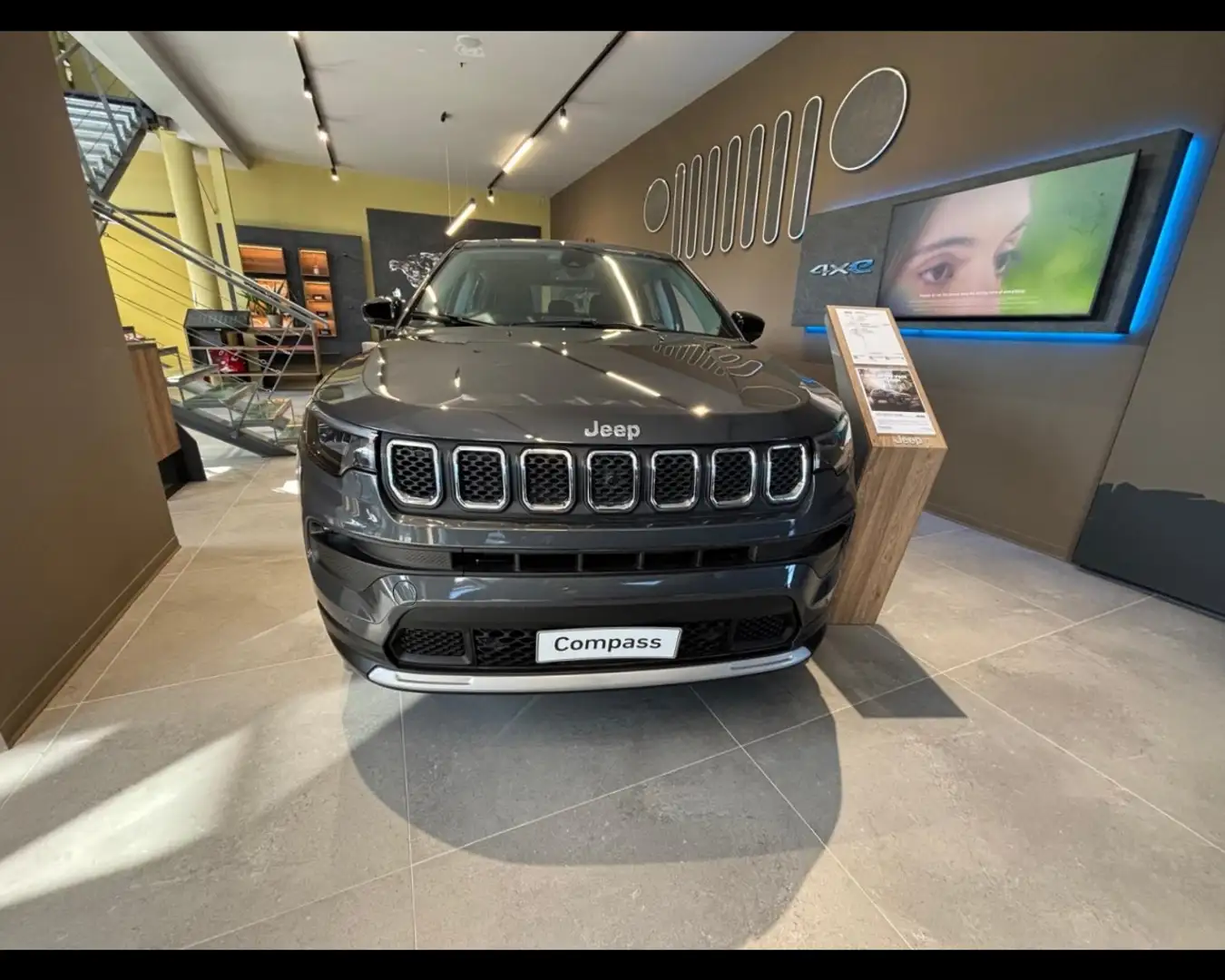 Jeep Compass 1.5 Turbo T4 MHEV Altitude Grijs - 2