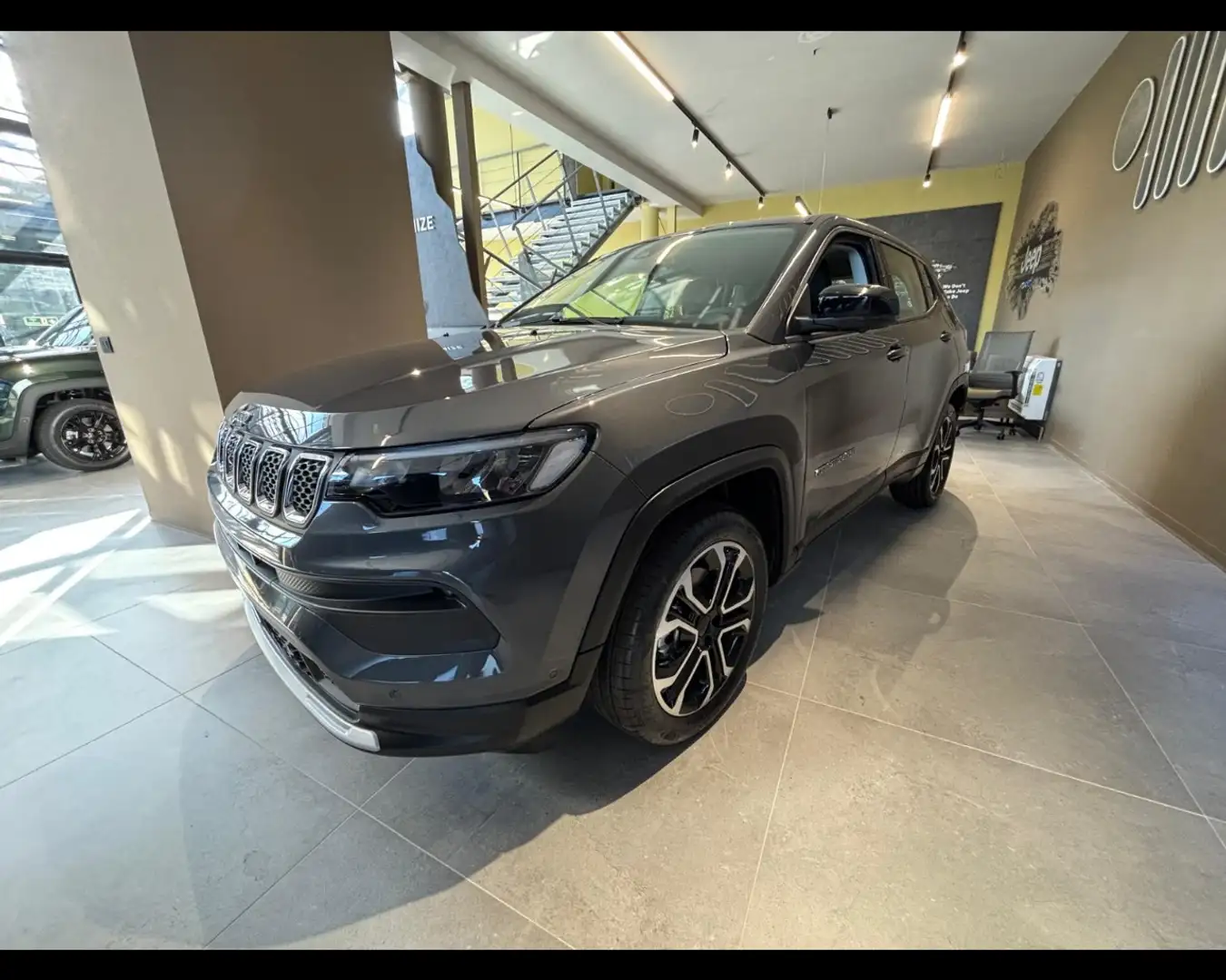 Jeep Compass 1.5 Turbo T4 MHEV Altitude Grijs - 1