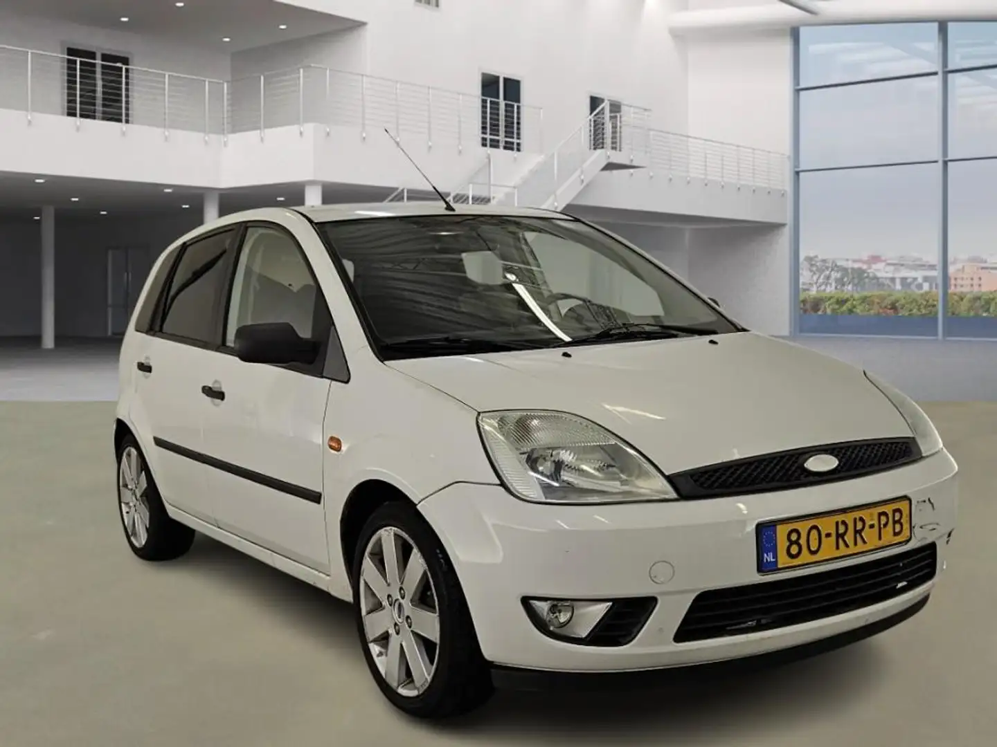 Ford Fiesta 1.3 Futura Amarillo - 2