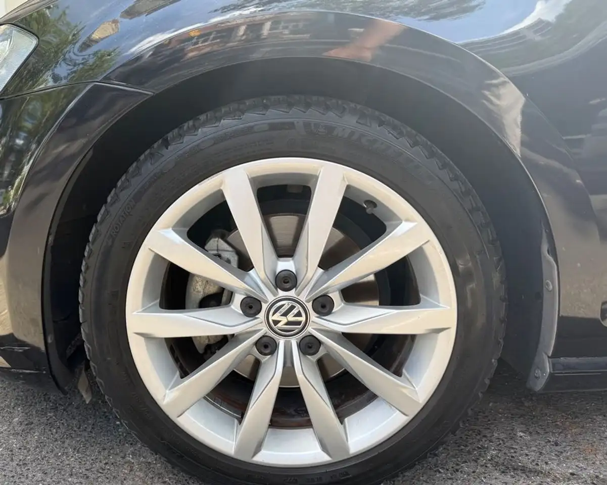 Volkswagen Golf Standard Model — photo 12