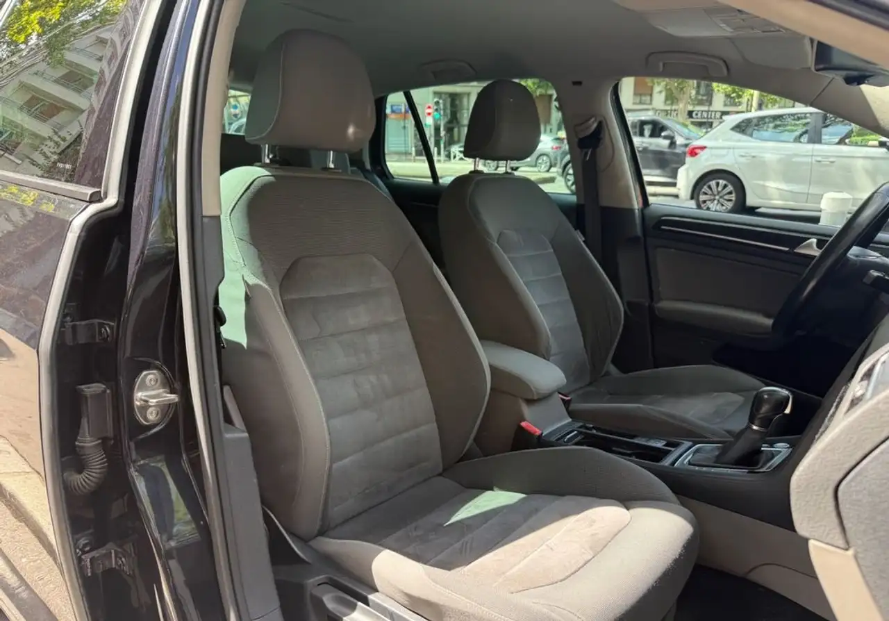 Volkswagen Golf Standard Model — photo 6