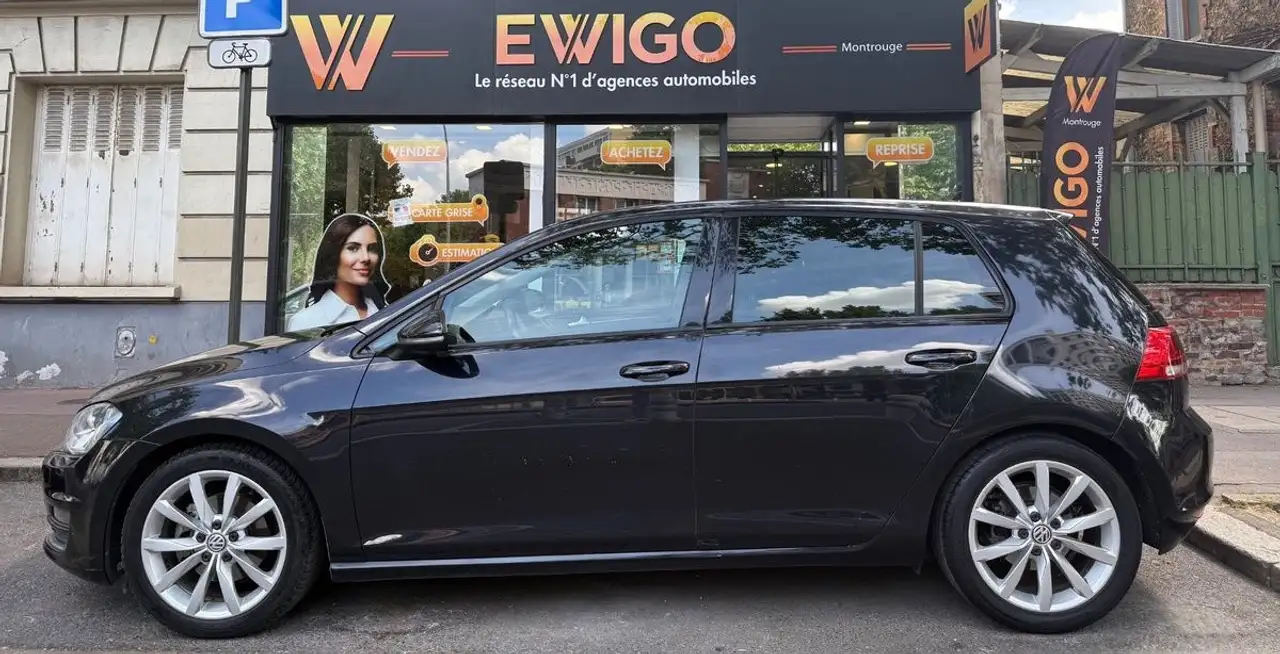 Volkswagen Golf Standard Model — photo 17