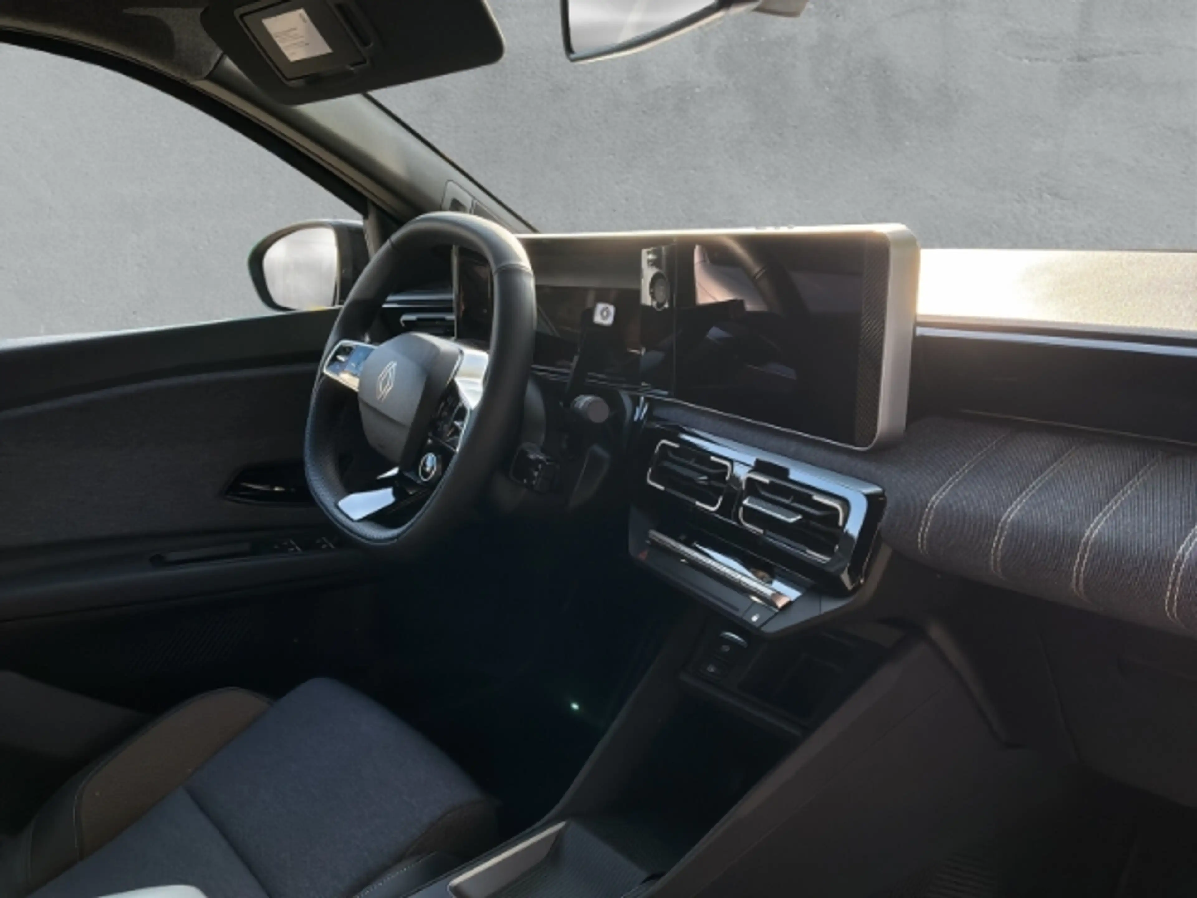 Renault R 5 Navi Digitales Cockpit LED ACC Apple CarPlay Andro — photo 3