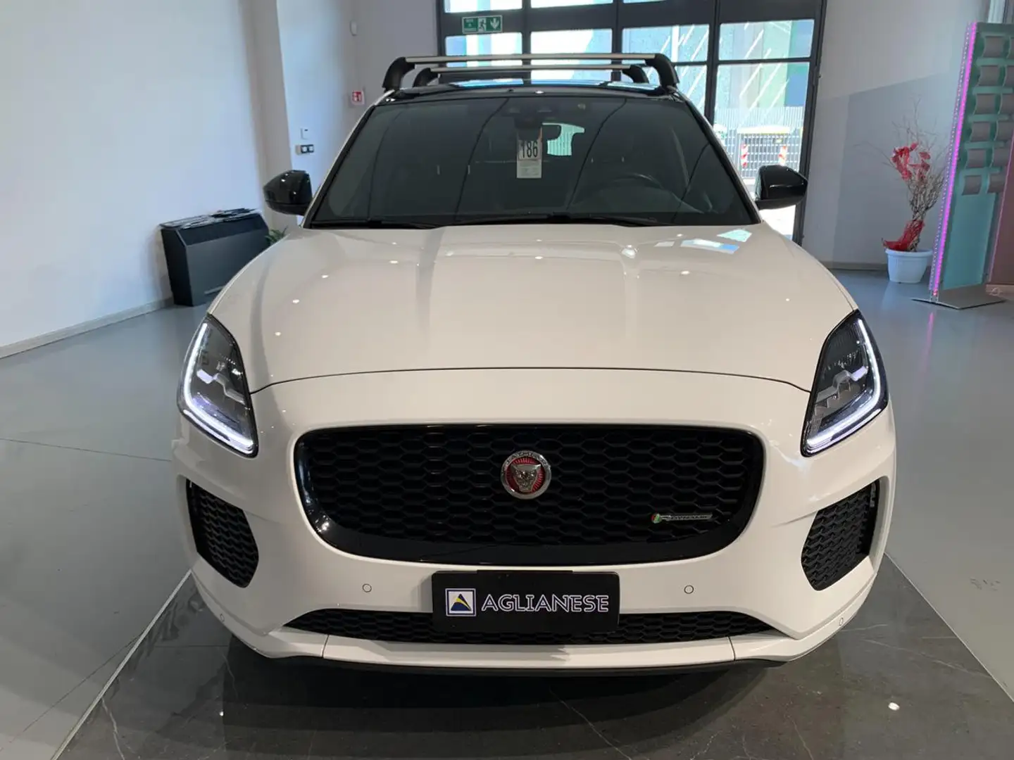 Jaguar E-Pace 2.0D 150 CV AWD aut. R-Dynamic HSE Bianco - 2