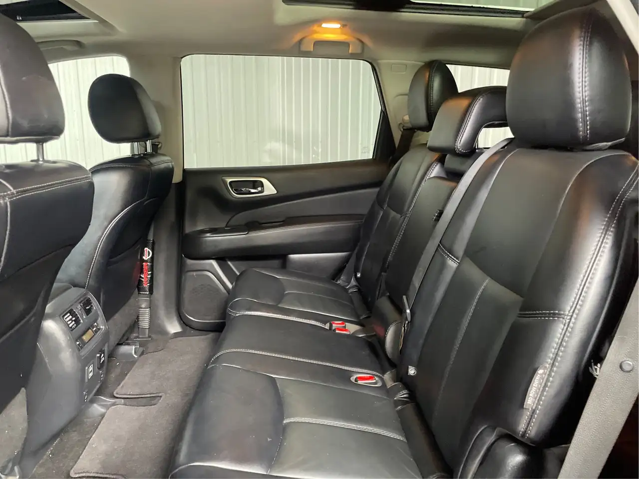 Nissan Pathfinder снимка Nissan Pathfinder