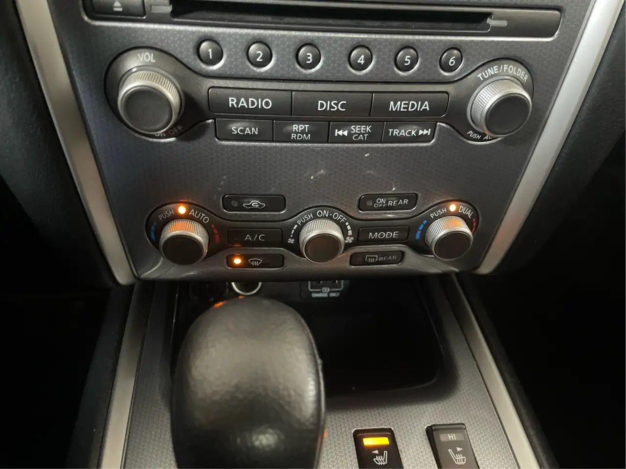 Nissan Pathfinder снимка Nissan Pathfinder