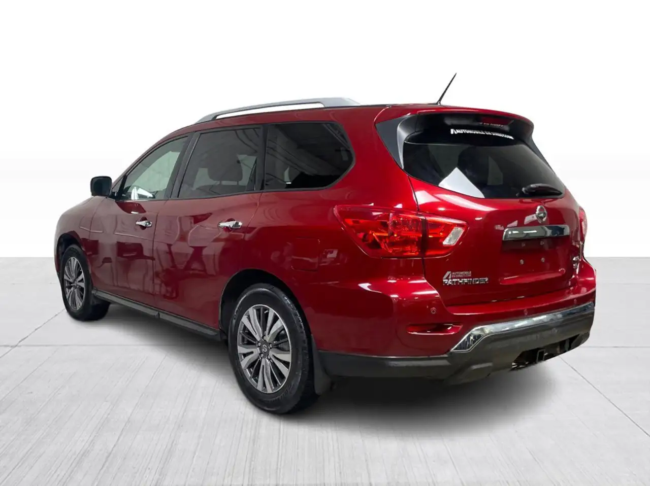 Nissan Pathfinder снимка Nissan Pathfinder