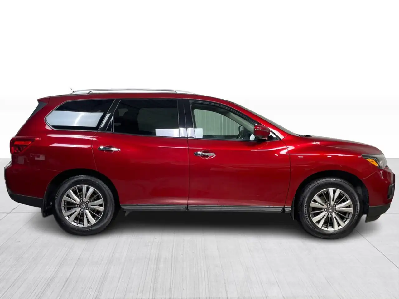 Nissan Pathfinder снимка Nissan Pathfinder