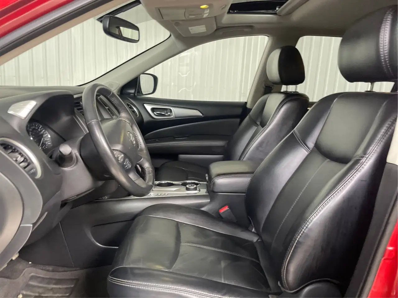 Nissan Pathfinder снимка Nissan Pathfinder