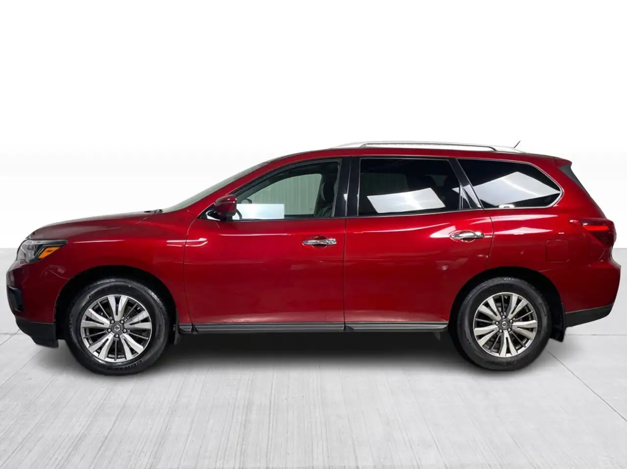 Nissan Pathfinder снимка Nissan Pathfinder