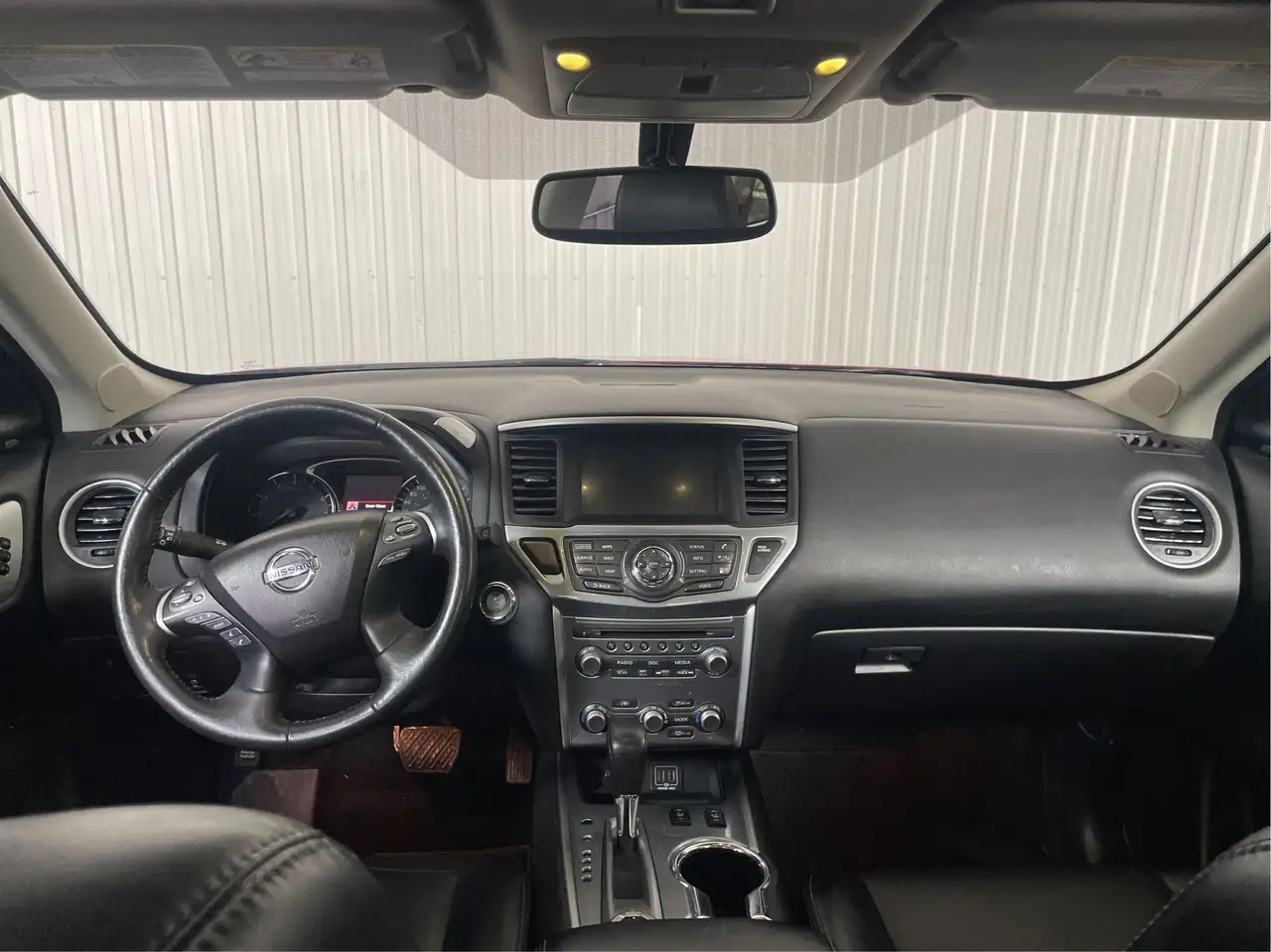 Nissan Pathfinder снимка Nissan Pathfinder