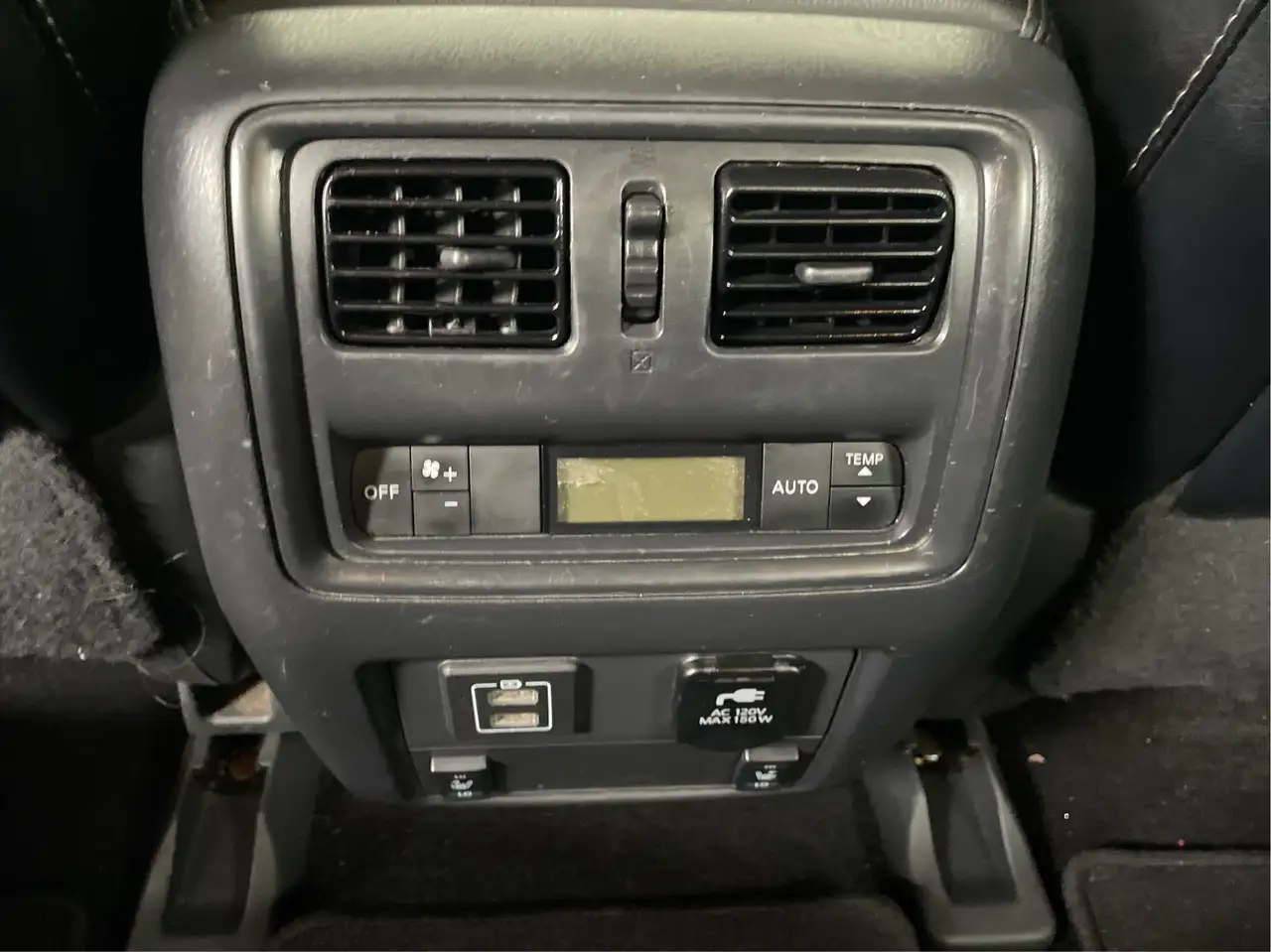 Nissan Pathfinder снимка Nissan Pathfinder