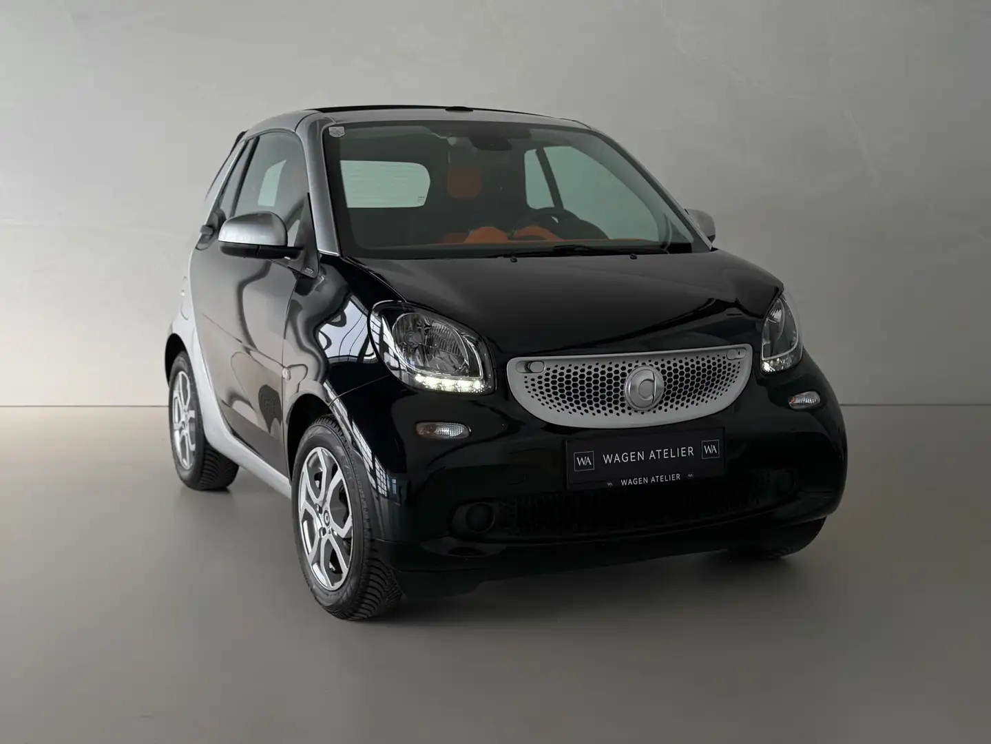 smart forTwo Cabrio Schwarz - 1