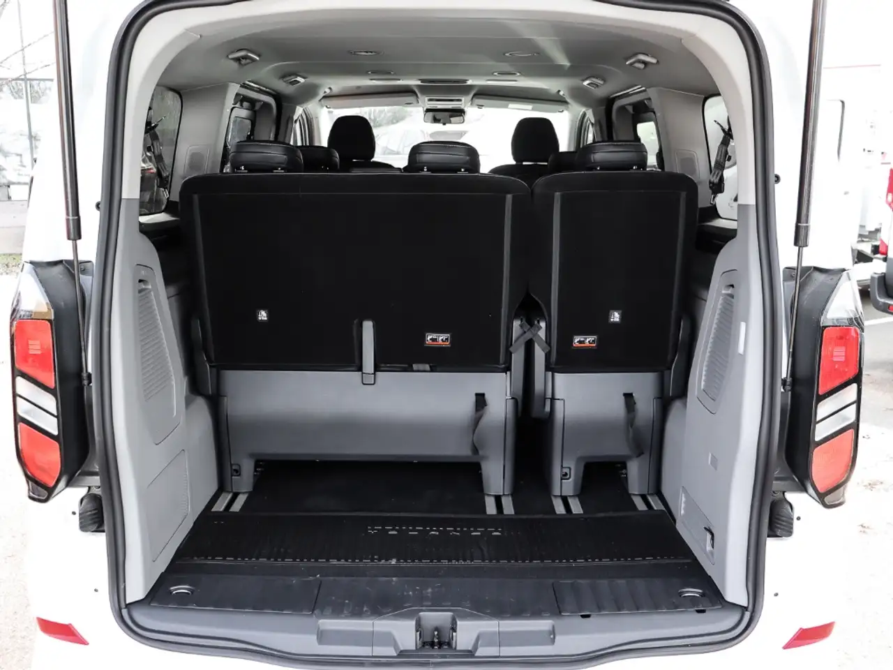 Ford Tourneo Custom Titanium L1 170PS Auto. Standheizung Leder 16