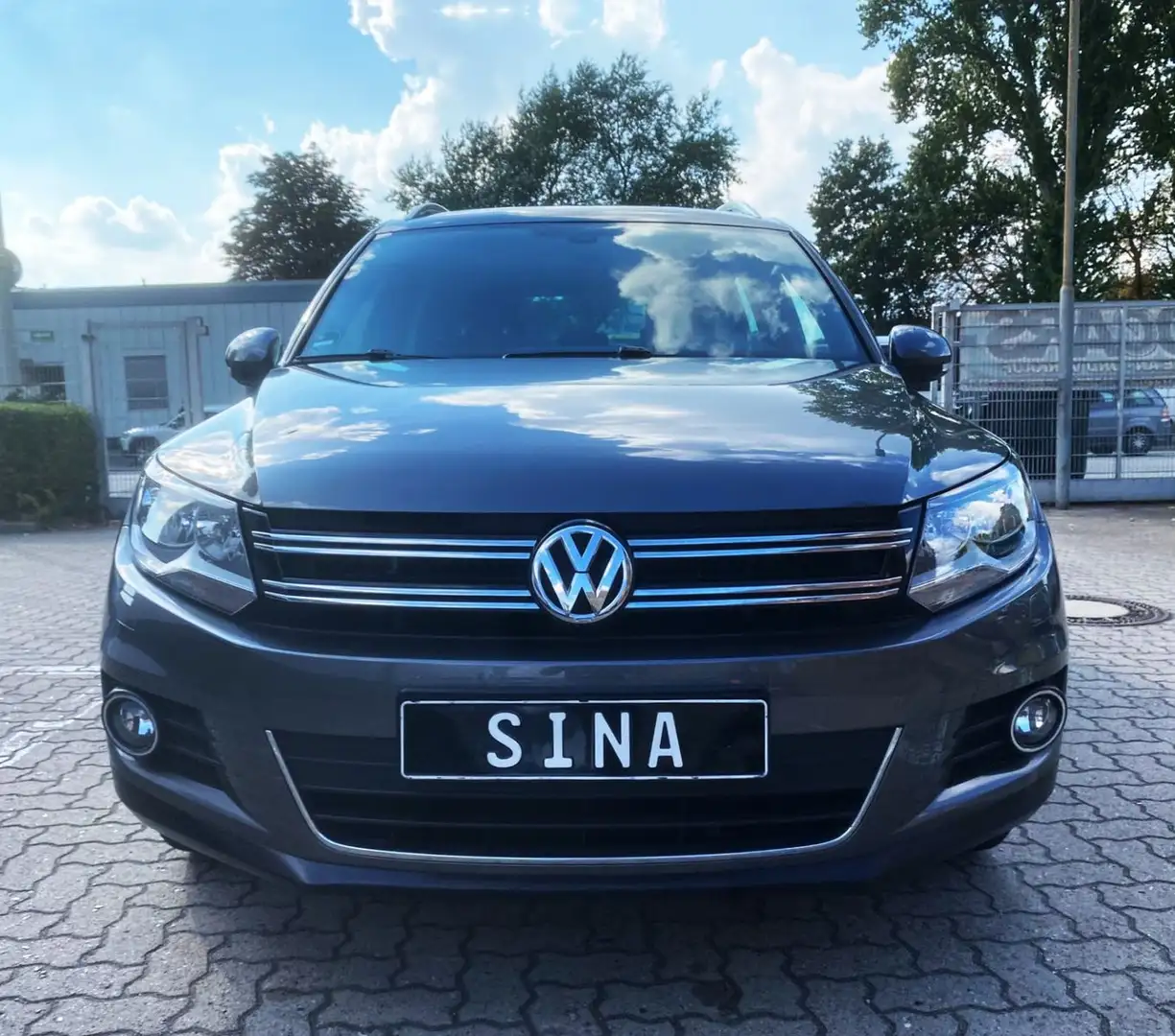 Volkswagen Tiguan 1.4 TSI DSG Sport&Style|R-KAMERA|AHK|150PS Grau - 1