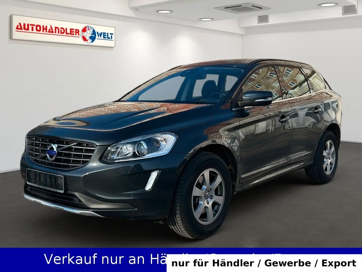 Volvo XC60 Momentum 2WD Grau - 1
