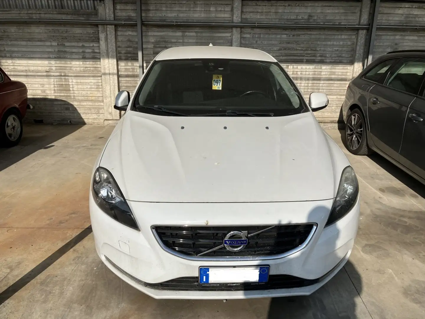 Volvo V40 II 2015 1.6 d2 R-design Momentum Weiß - 2