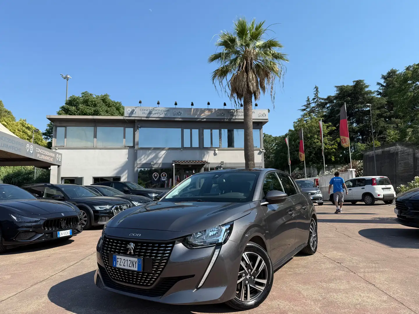 Peugeot 208 208 II 2019 1.2 puretech Allure s Grijs - 1