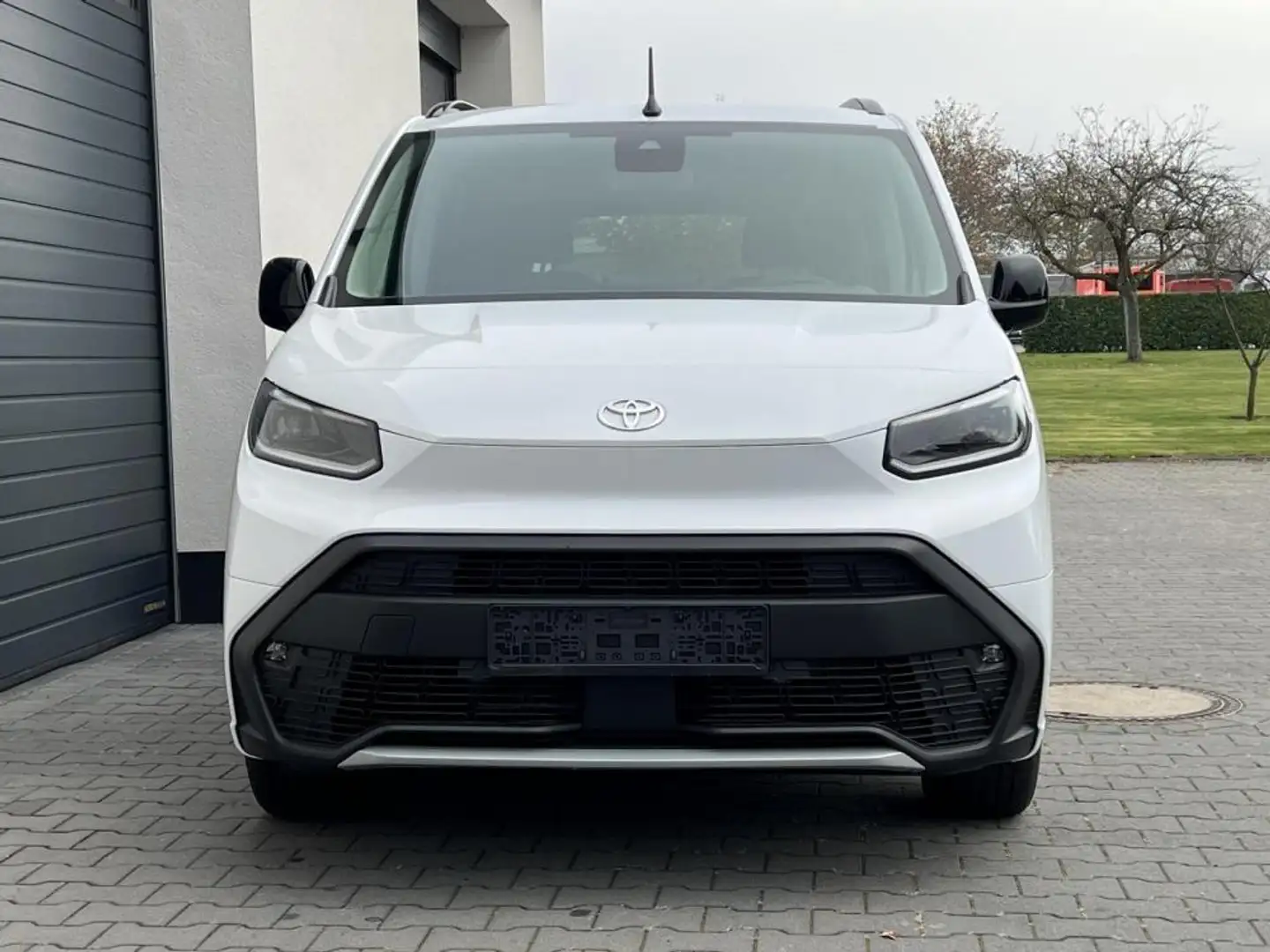 Toyota Proace City Verso Teamplayer 1,5 D-4D 130 Automatik L2... Weiß - 2