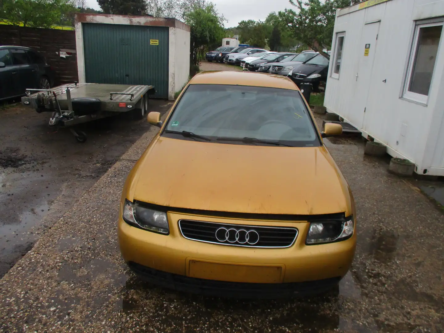 Audi A3 1.8 Ambiente Amarillo - 2