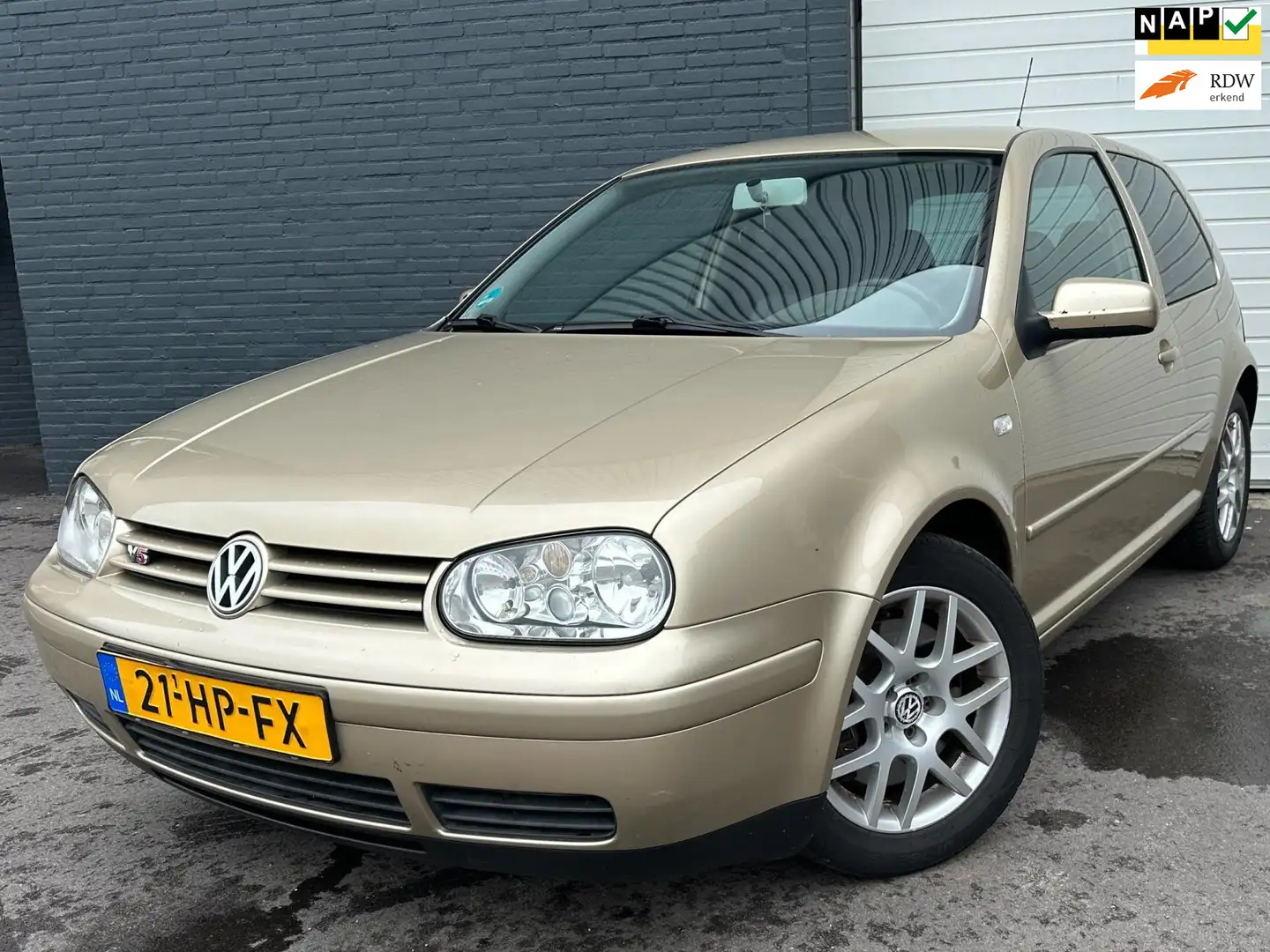Volkswagen Golf 2.3 V5 Highline AUTOMAAT/LEDER/STOELVERWARM/LMV Bej - 1