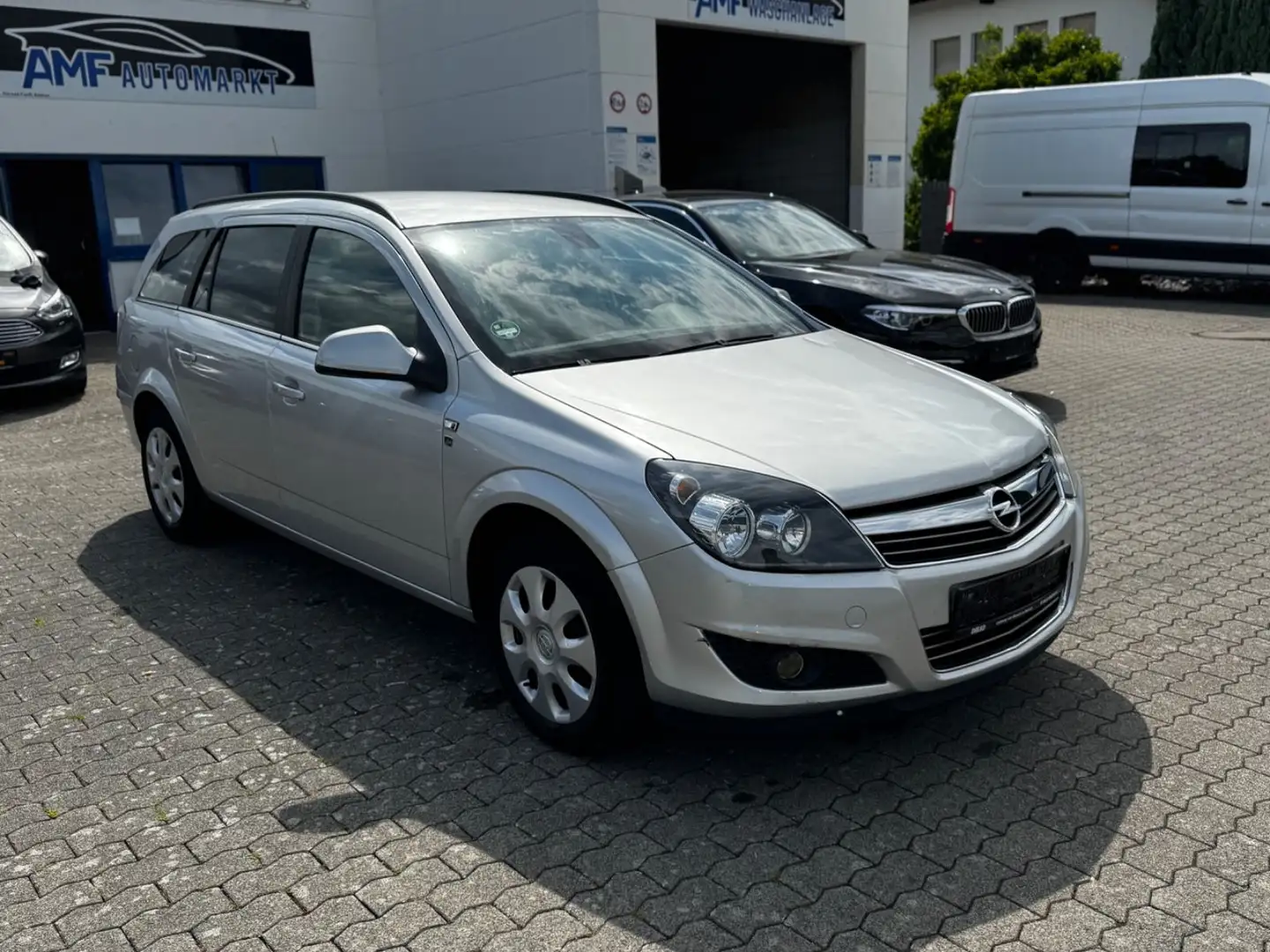 Opel Astra H Caravan Edition "111 Jahre" Silber - 2