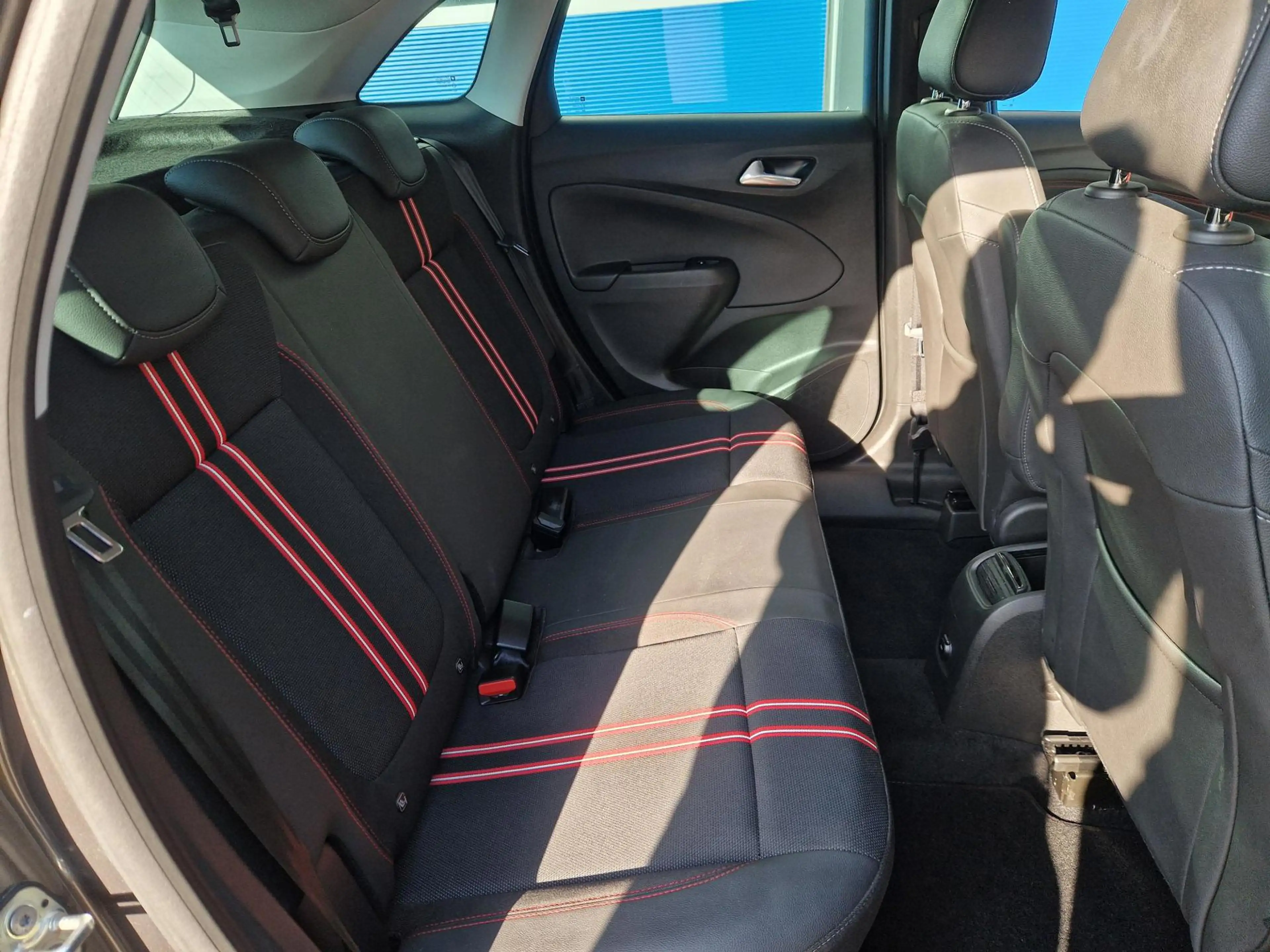 Opel Crossland 1.2 Turbo / Trekhaak / All season banden / Carplay — photo 8