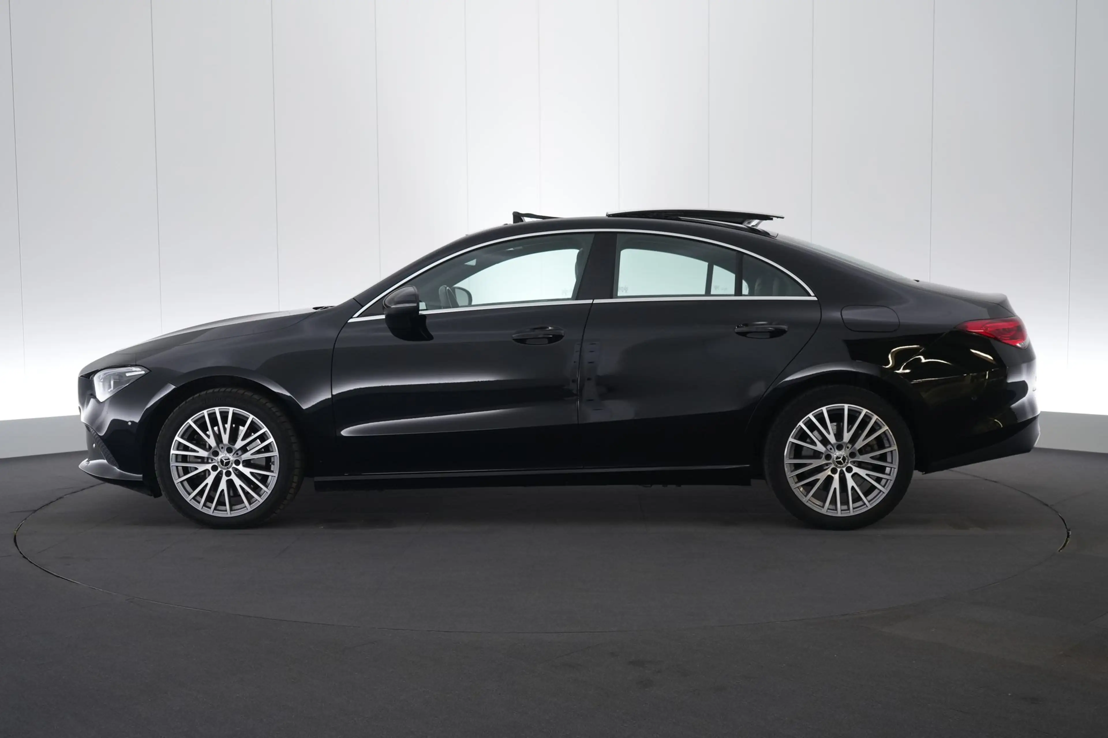 Mercedes-Benz CLA 250 250e PHEV Business Solution Luxury LEDER/CUIR LED — photo 11