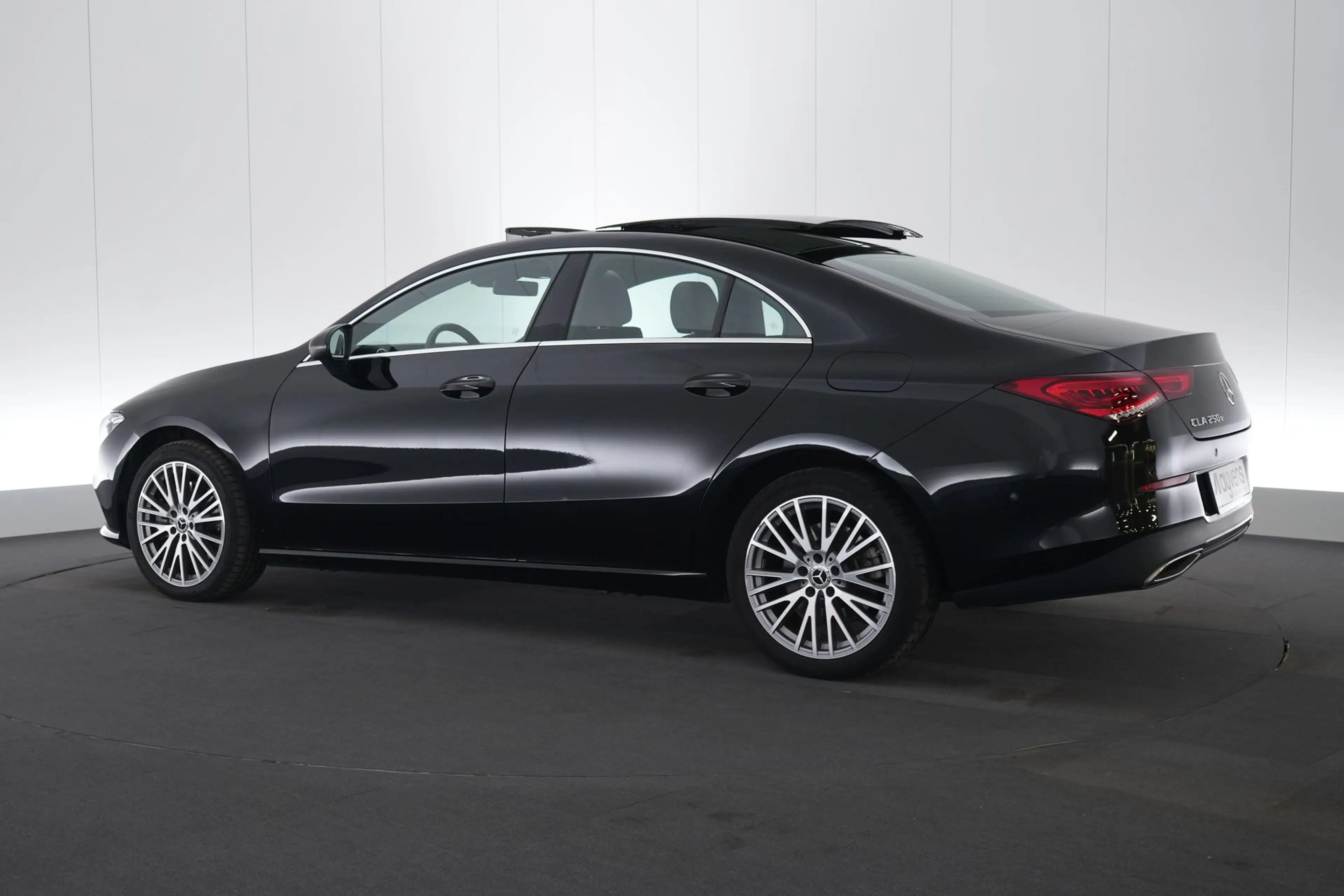Mercedes-Benz CLA 250 250e PHEV Business Solution Luxury LEDER/CUIR LED — photo 10