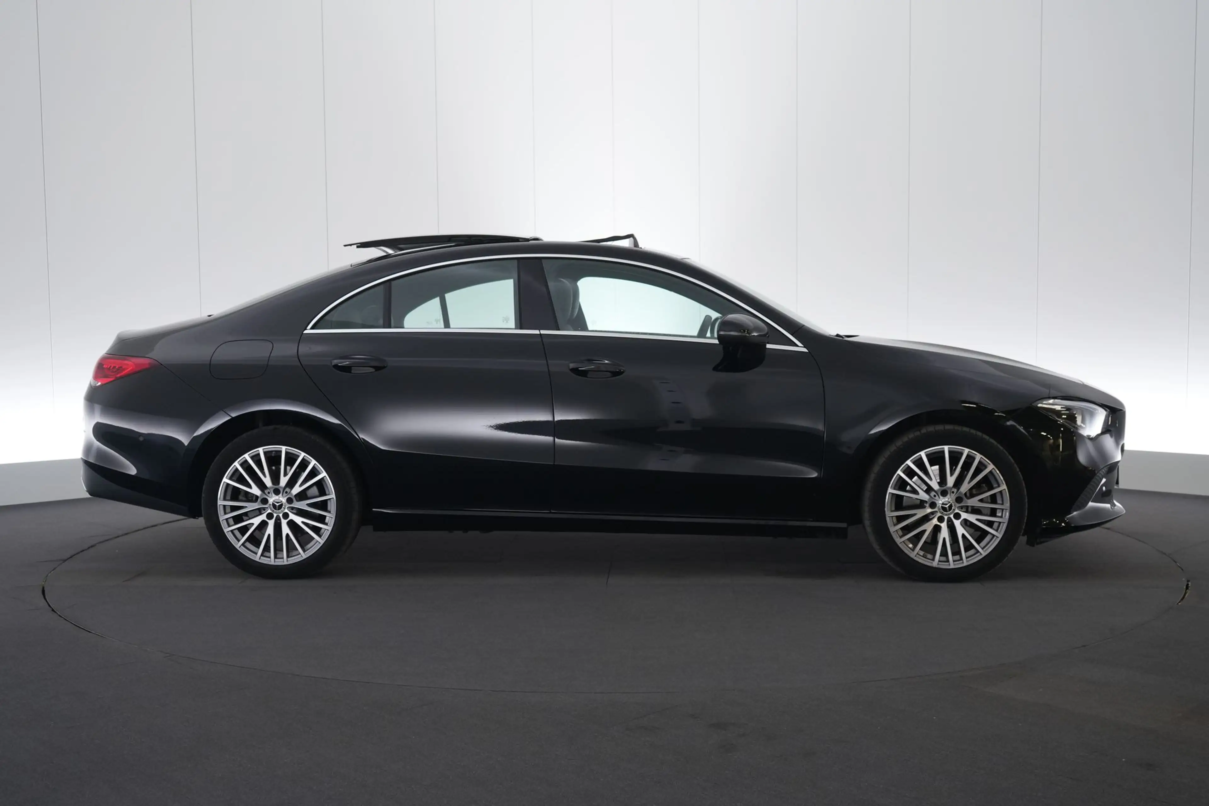 Mercedes-Benz CLA 250 250e PHEV Business Solution Luxury LEDER/CUIR LED — photo 5