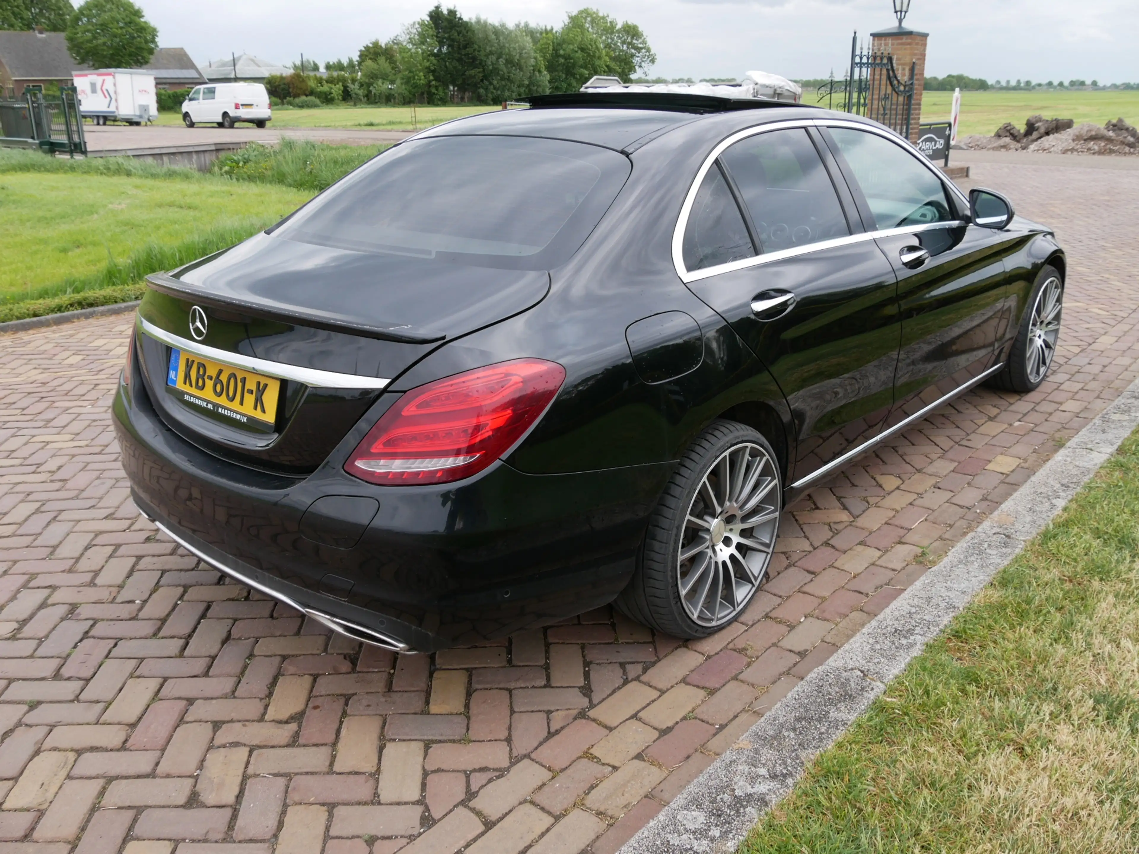 Mercedes-Benz C 350 e Lease Edition PANO BURMESTER ** 11999 NETTO ** — photo 7