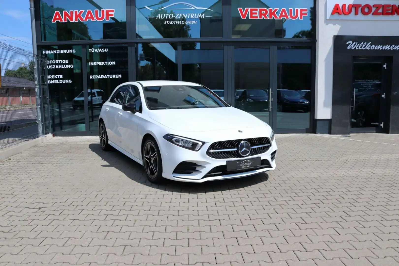 Mercedes-Benz A 200 4Matic AMG Line Night Paket MBUX Business Blanc - 1