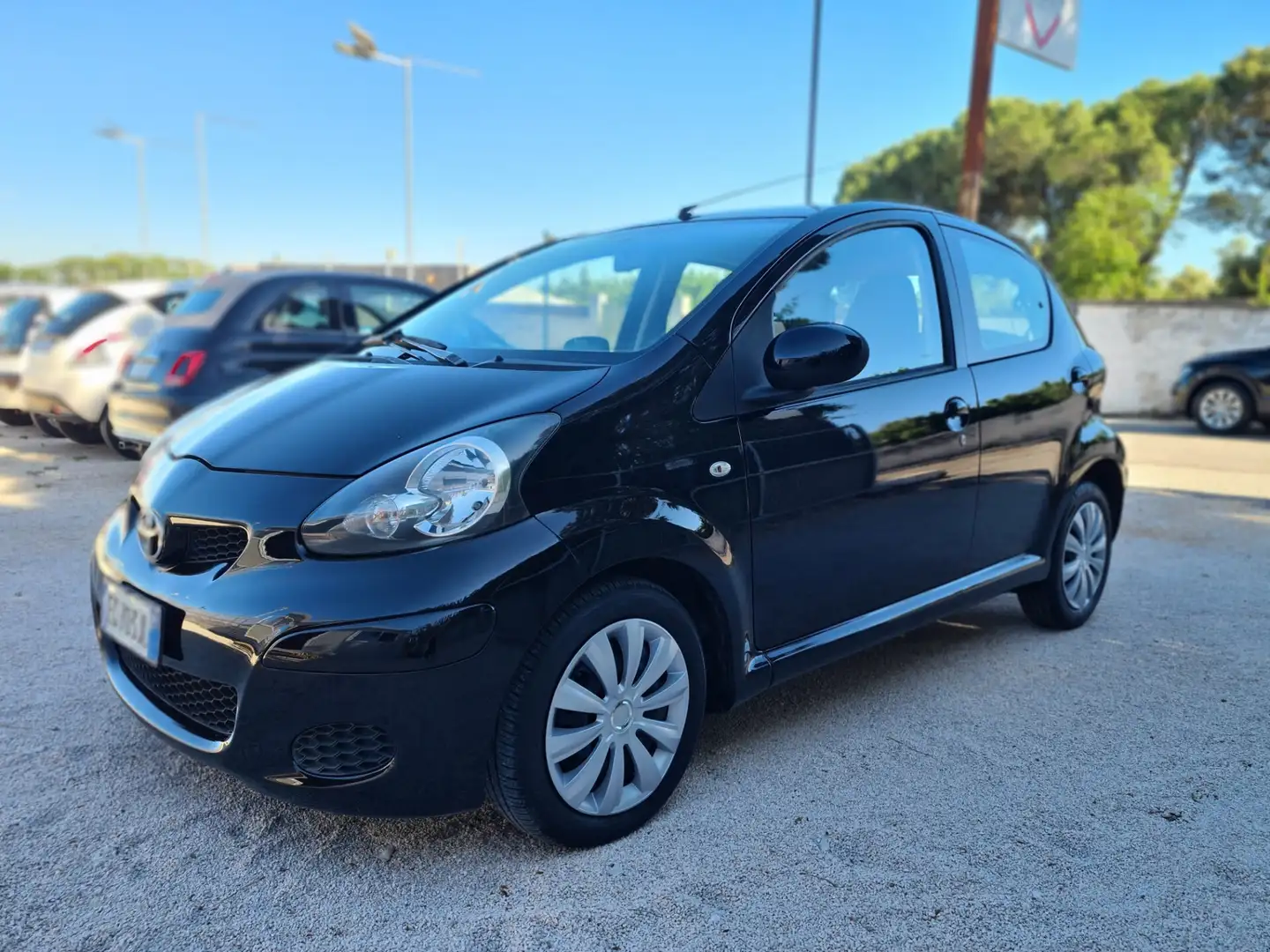 Toyota Aygo 1.0 12V VVT-i 5 porte Deep Ocean Connect Noir - 1