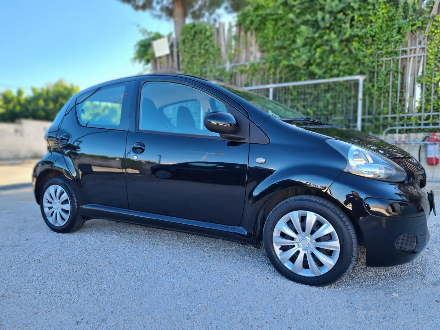 Toyota Aygo 1.0 12V VVT-i 5 porte Deep Ocean Connect Noir - 2