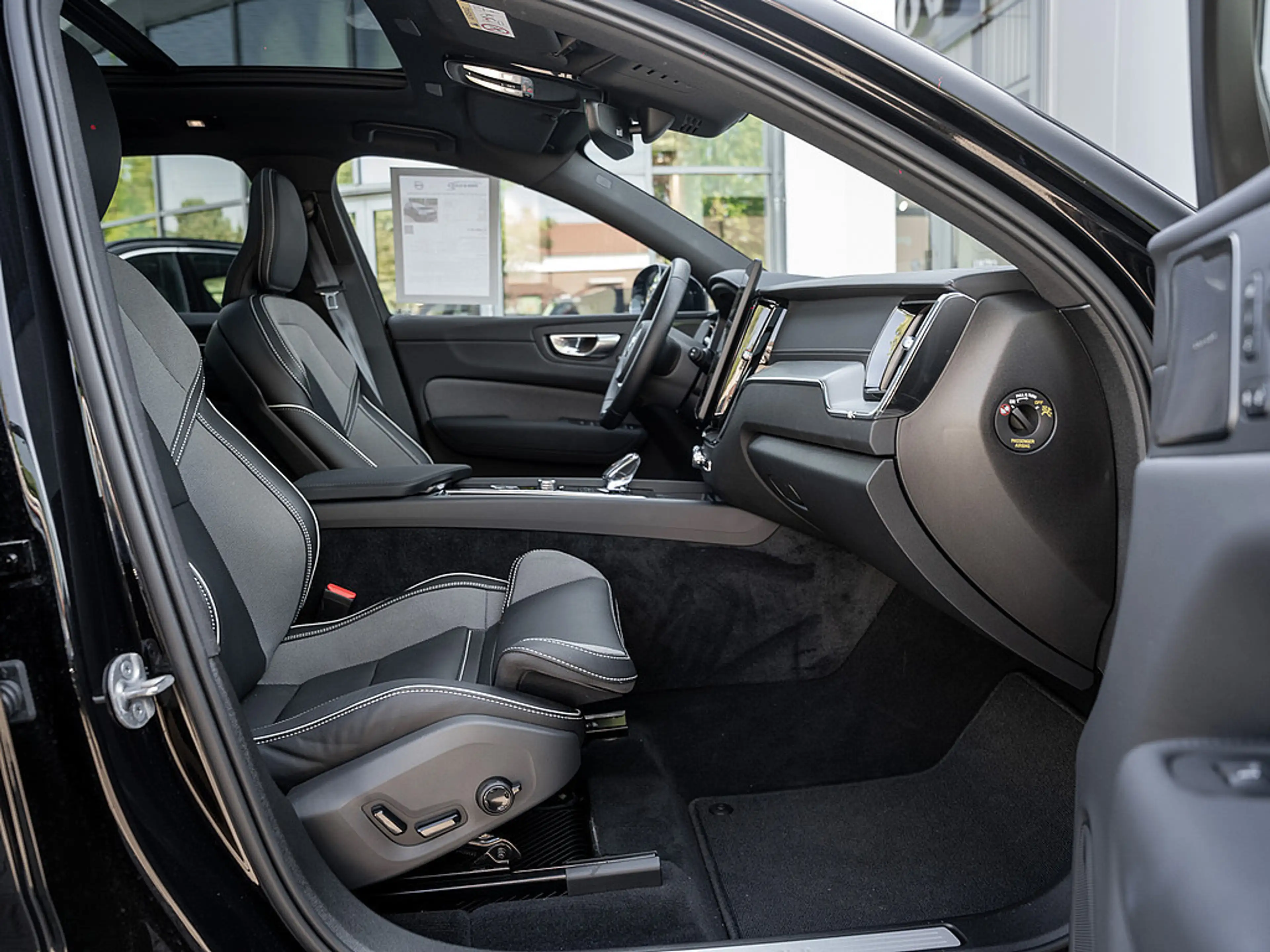 Volvo XC60 T6 Ultra Black Edition *Gewerbekunden* — photo 3