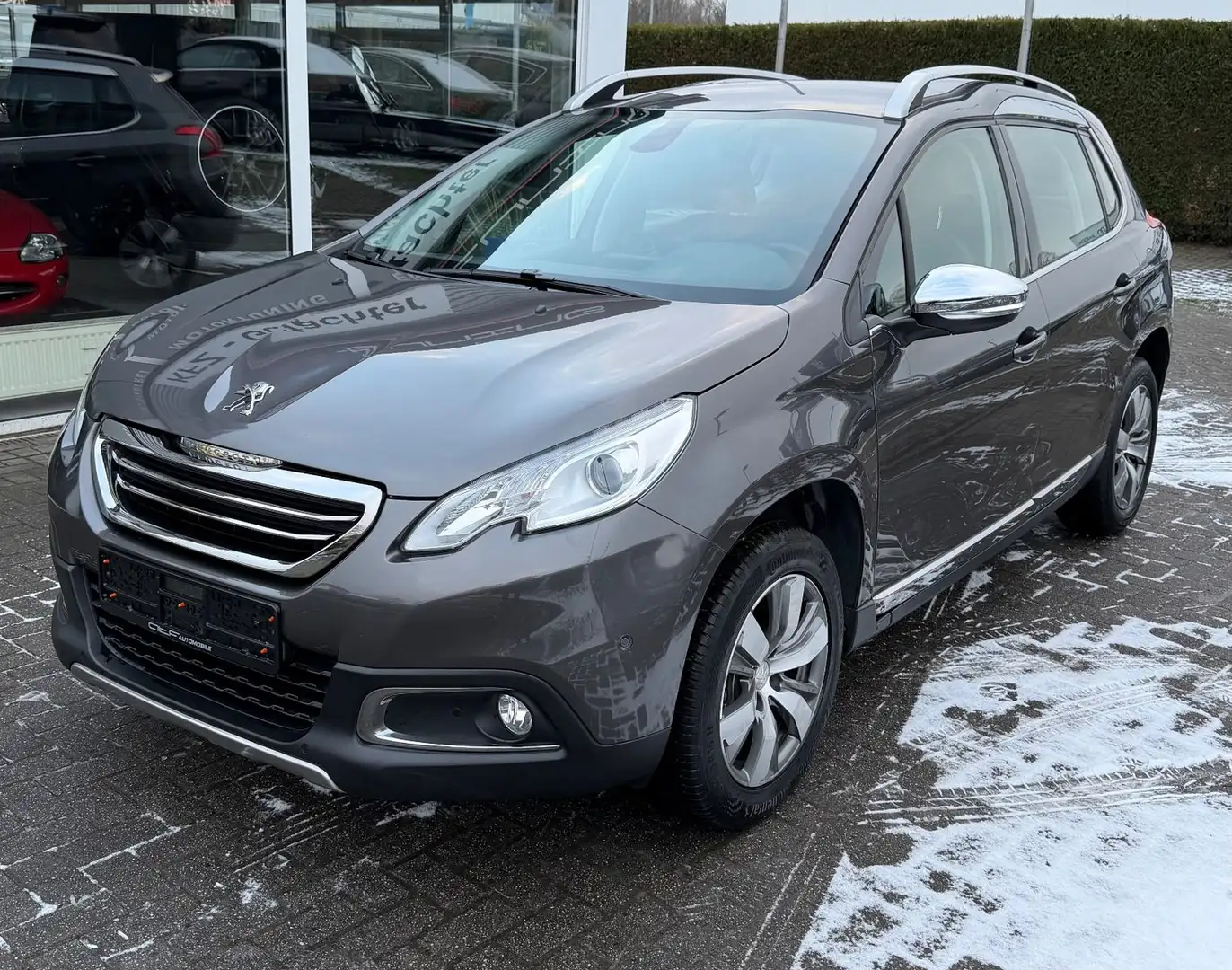 Peugeot 2008 Allure Braun - 1