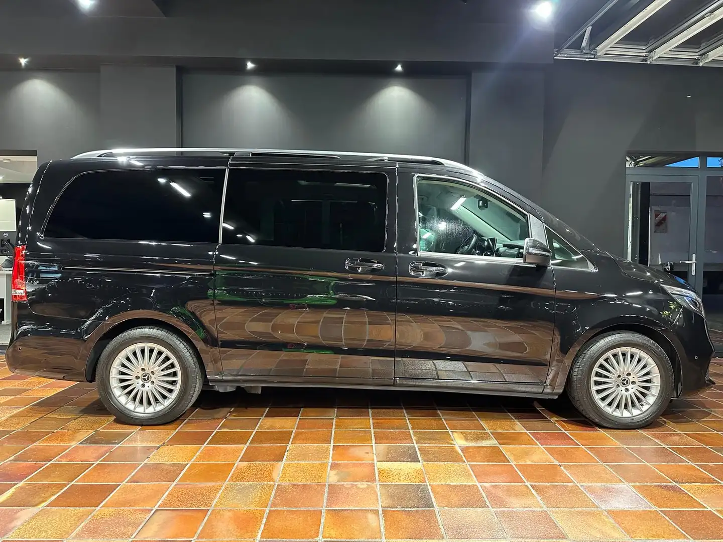 Mercedes-Benz V 250 LANG PANO ACC 8SITZE STANDHZ 2X-AC 2X-STÜR 9G-TR F Schwarz - 2