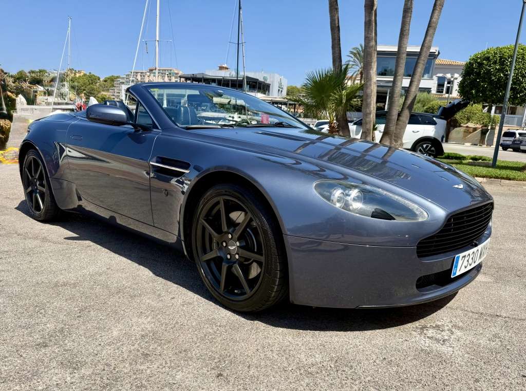 Aston Martin Vantage Roadster - foto 1
