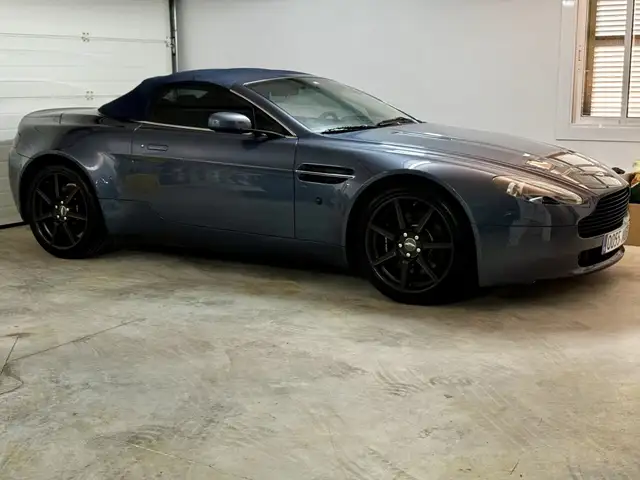Aston Martin Vantage Roadster