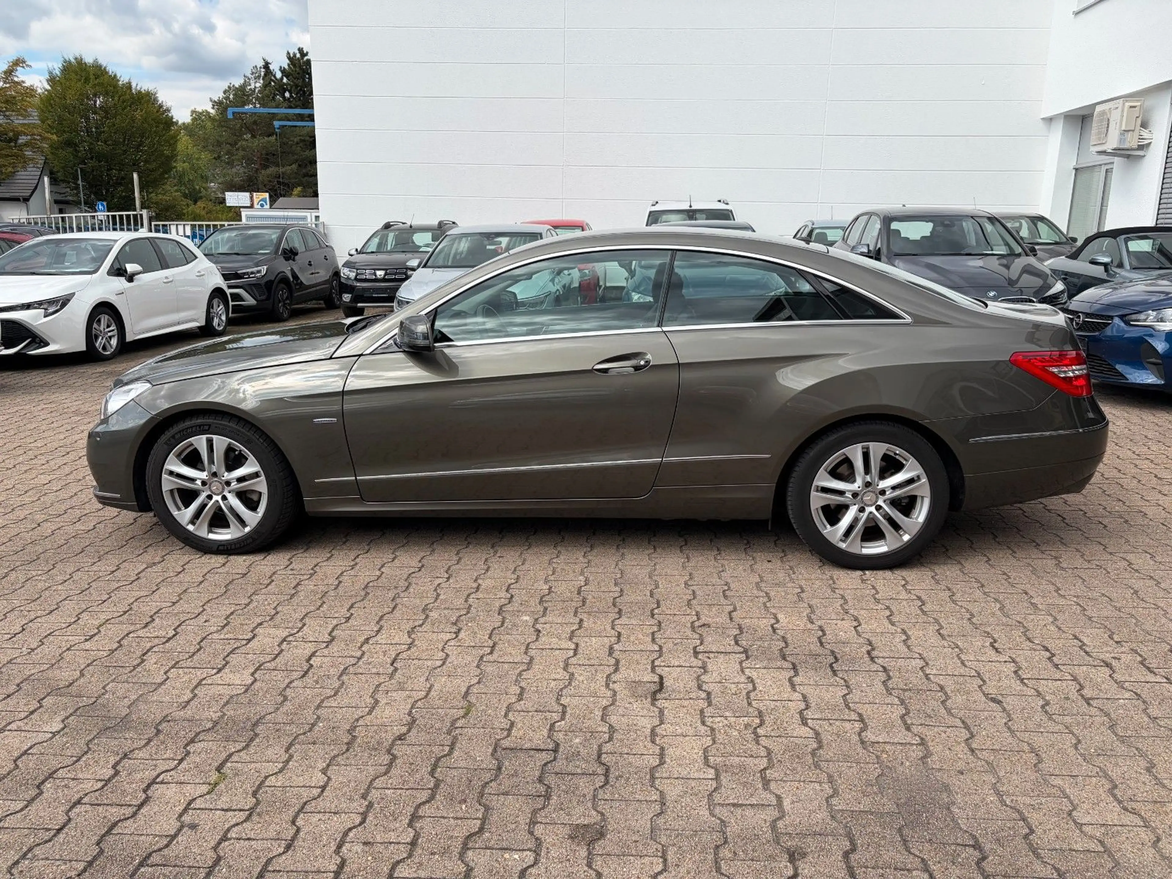 Mercedes-Benz E 250 E Coupe CGI BlueEfficiency*ERSTE HAND* — photo 8