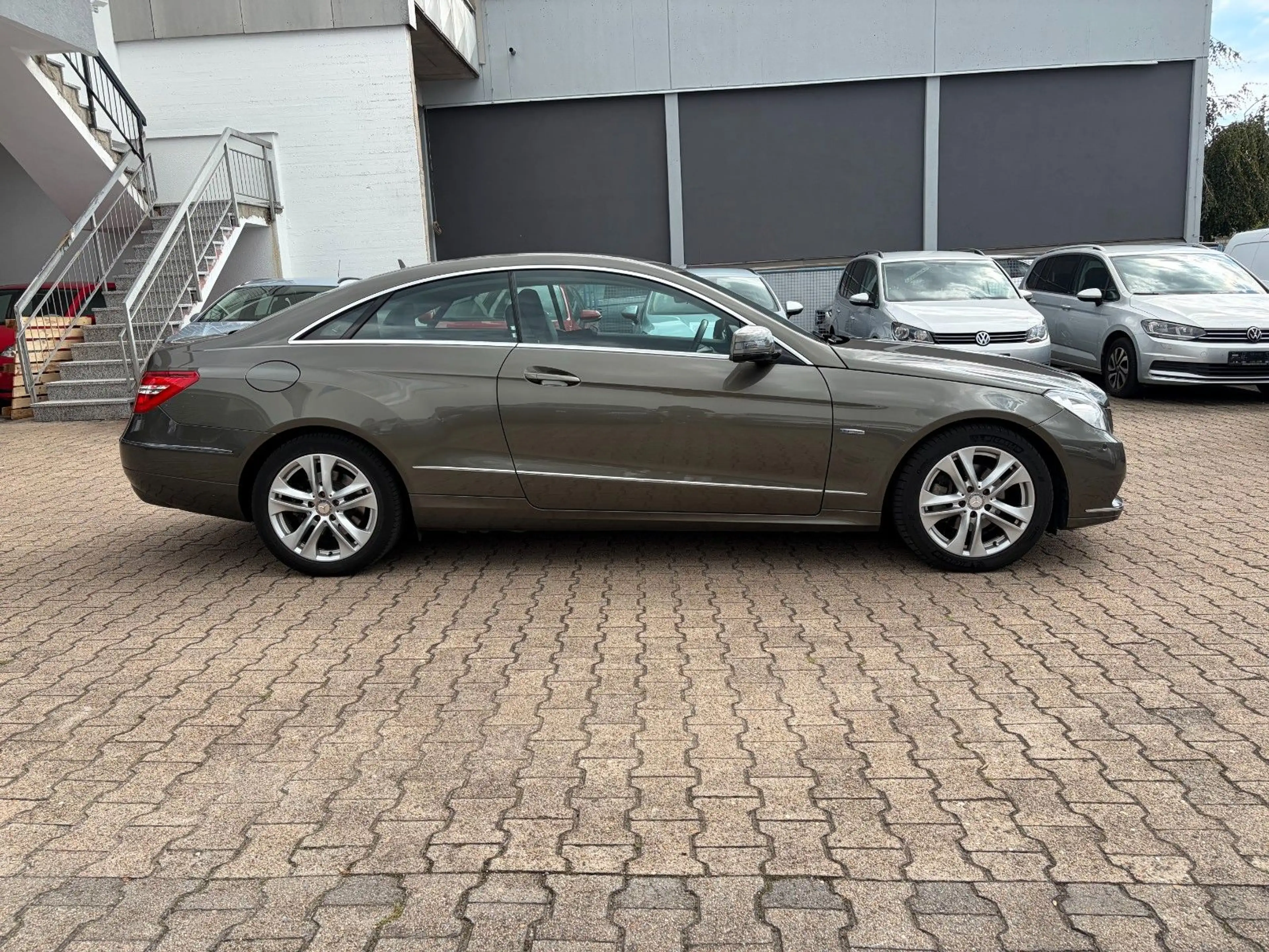 Mercedes-Benz E 250 E Coupe CGI BlueEfficiency*ERSTE HAND* — photo 4