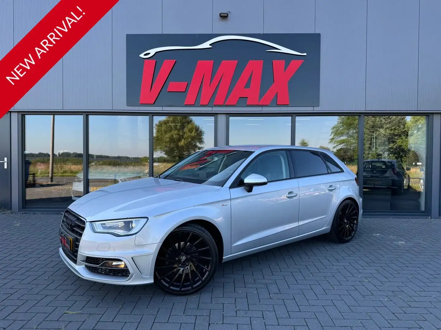 Audi A3 Sportback 1.4 TFSI S-Line LED Stoelvw Sportint Lan Grijs - 1
