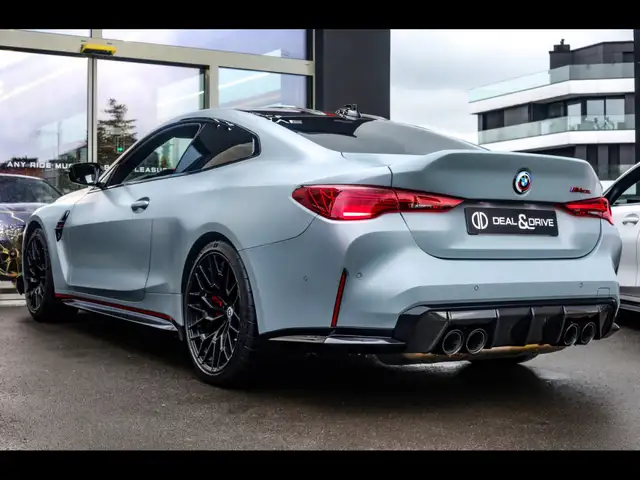 BMW M4 view 3