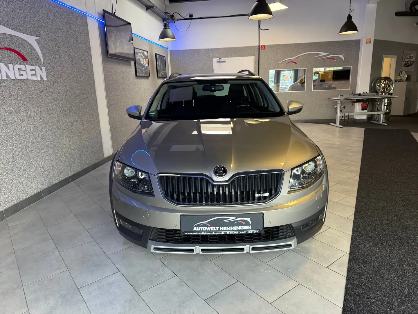 Skoda Octavia Kombi 2.0 Scout 4x4*12M.Garantie*Finanzierung* Beige - 2