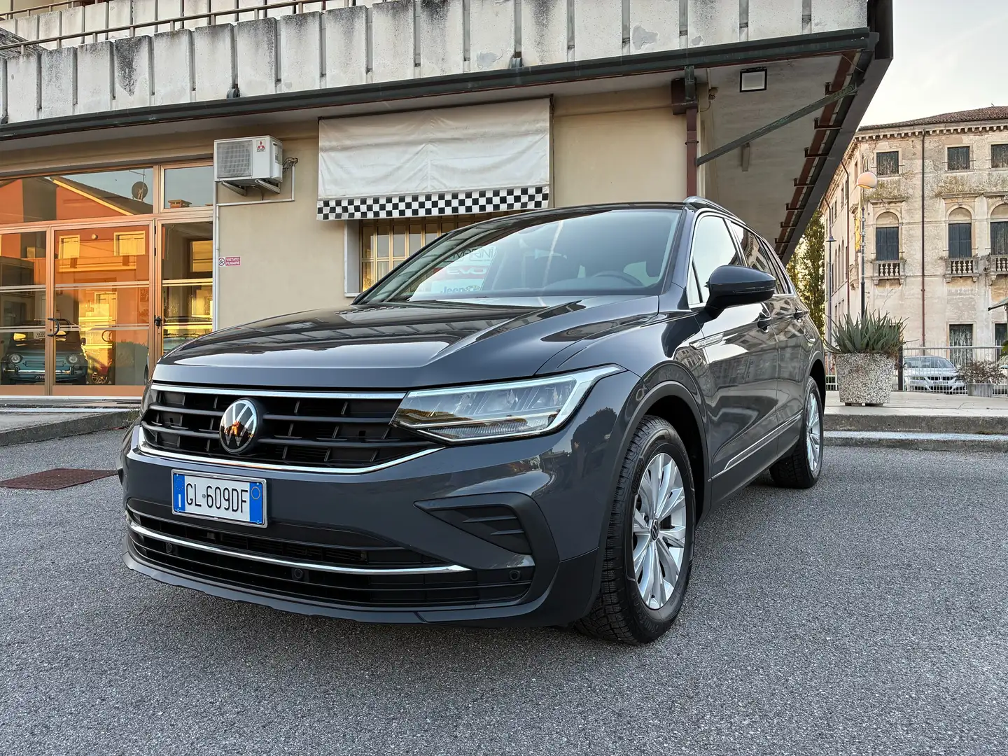 Volkswagen Tiguan 2.0 tdi Life 150cv dsg PREZZO REALE Grau - 1