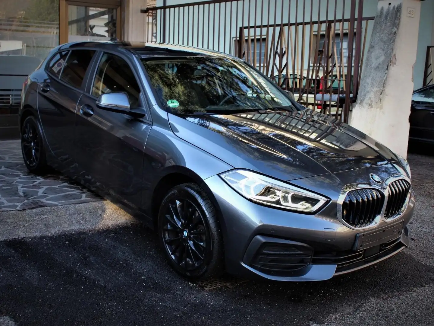 BMW 118 118d Business Advantage auto Gris - 1