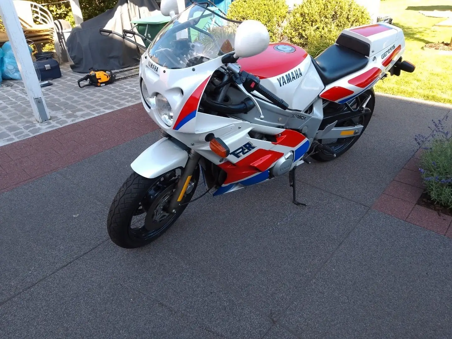 Yamaha FZR 600 Rouge - 1