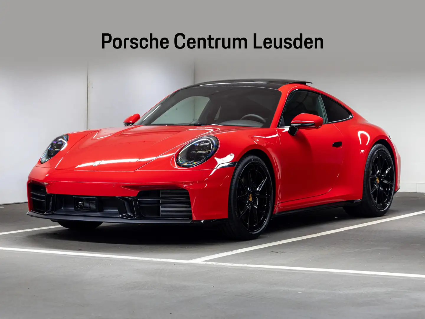 Porsche 992 Carrera Rood - 1