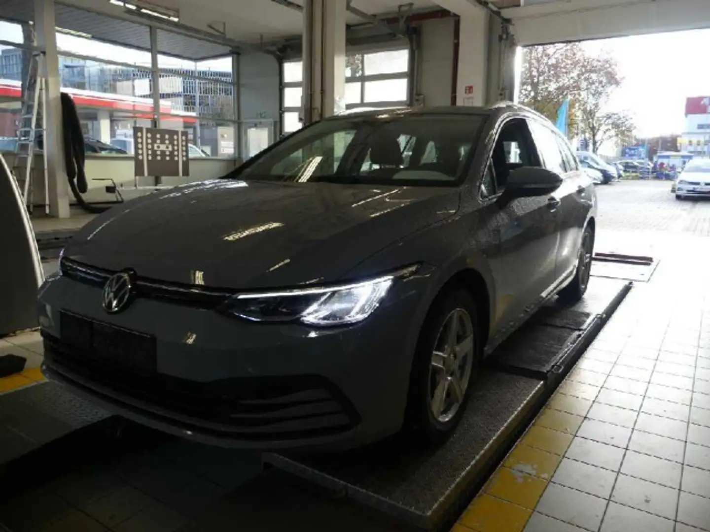 Volkswagen Golf Variant Golf VIII Variant 1.5 TSI Life PDC APP AHK LANE Grau - 2